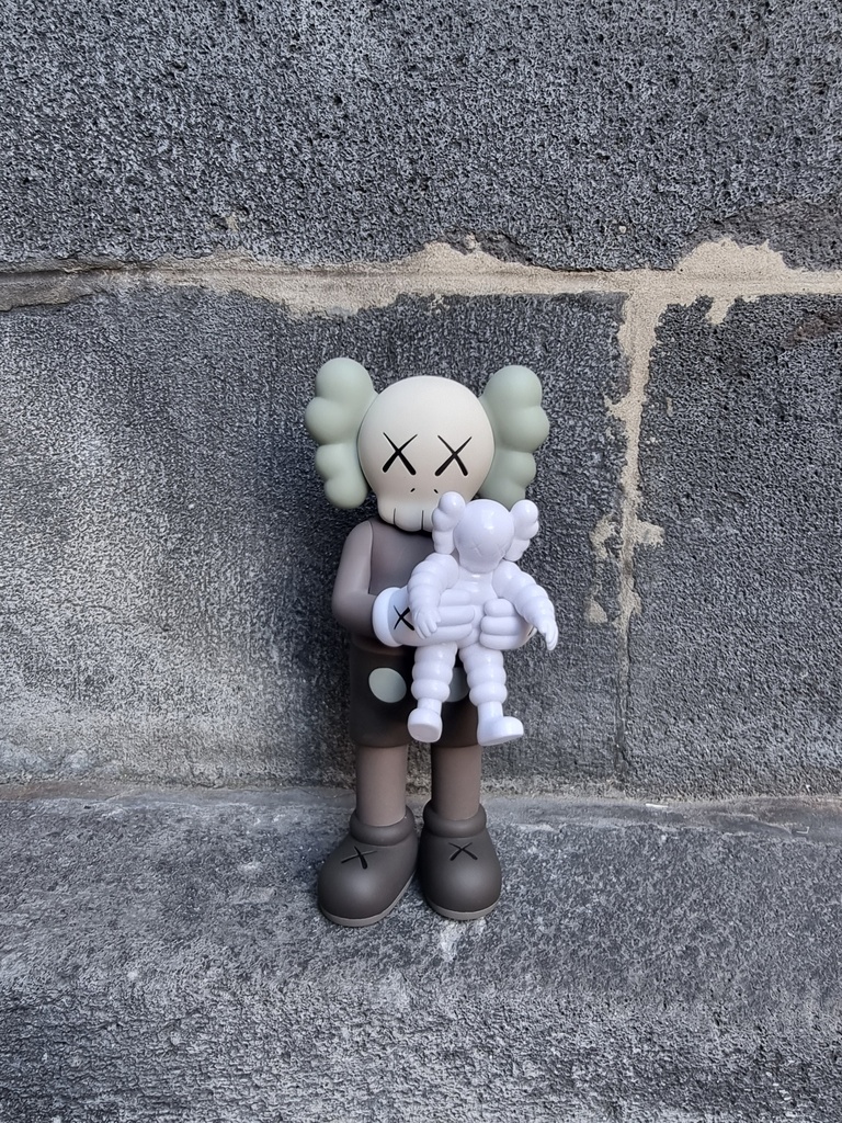 Kaws Family (Grey/White/Blue edition)