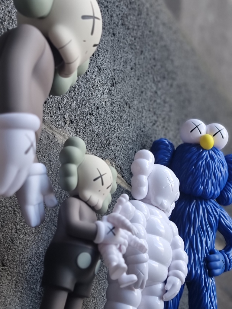 Kaws Family (Grey/White/Blue edition)